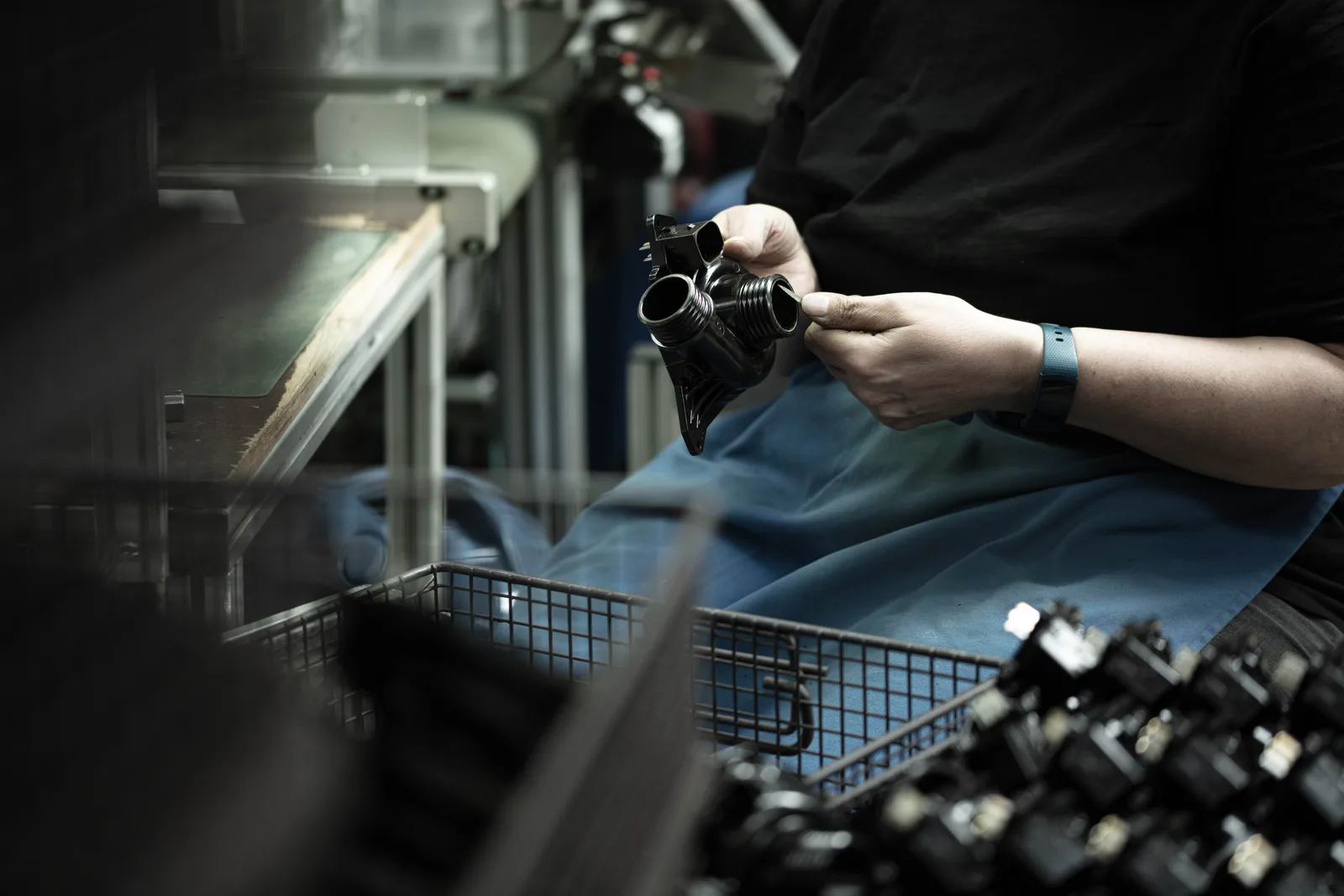 Fertiges Duroplast-Pumpengehäuse in der Prüfung